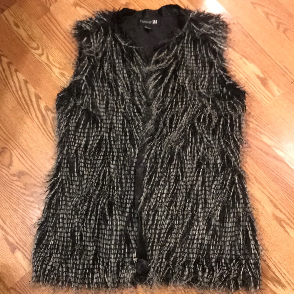 Forever 21 Faux Fur Zipped Vest Sz L